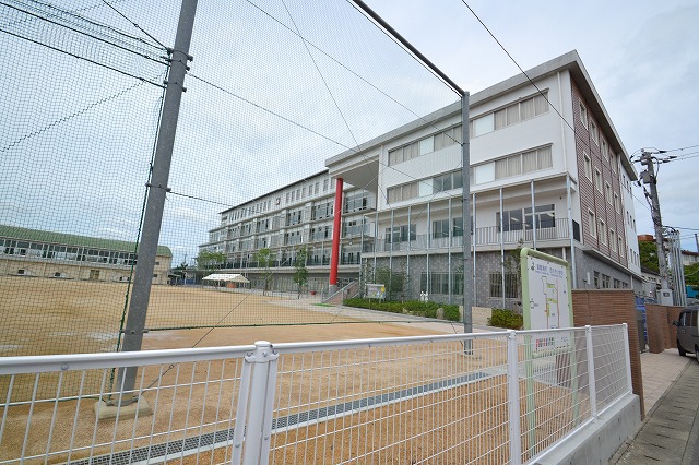 小学校　岡山市立西大寺小学校（小学校）まで1663m