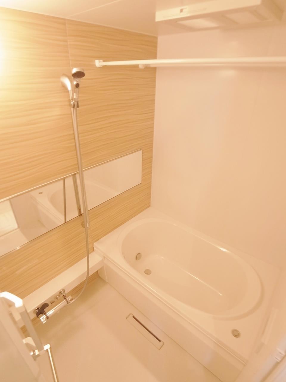 バス・シャワールーム　浴室乾燥機・追い焚き付きのバスルーム