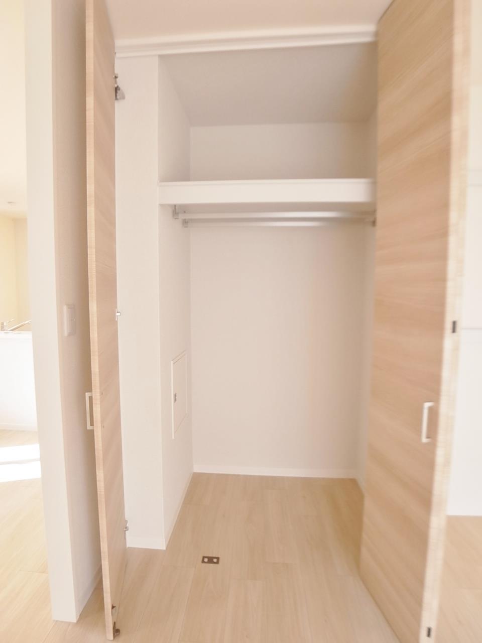 収納　LDK隣洋室の収納です。