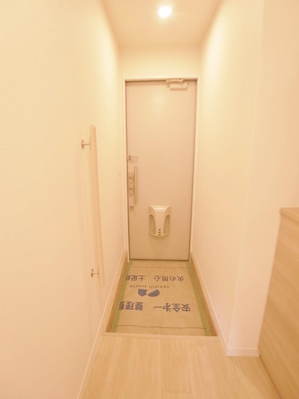 玄関　手すり付きの玄関