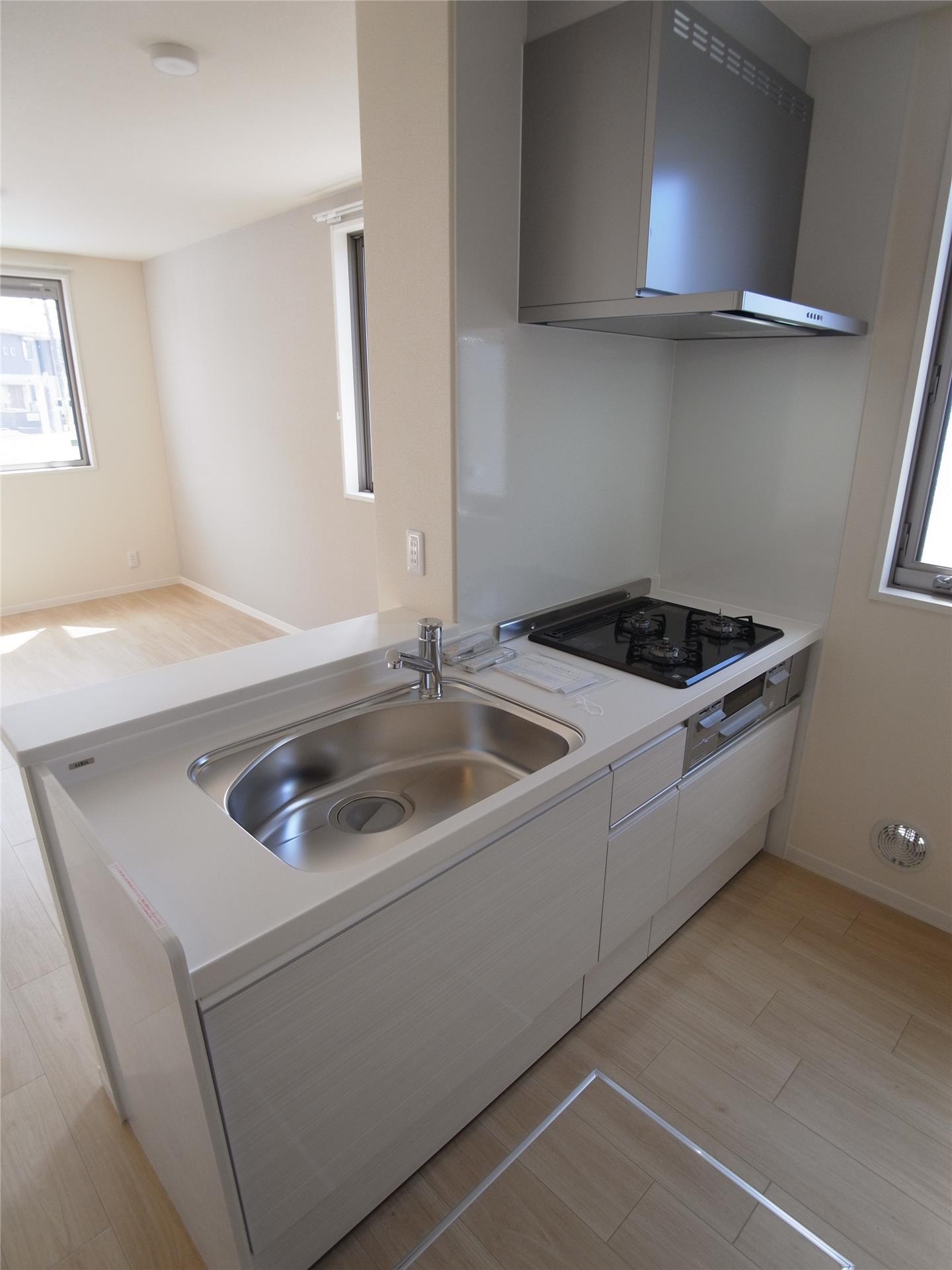 キッチン　お洒落なカウンター付システムキッチン