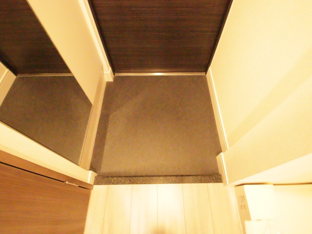 玄関　※別室の参考写真の為、現況優先です。