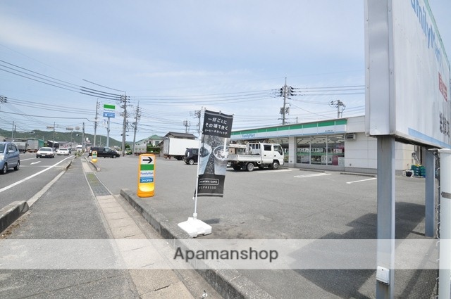 コンビニ　ファミリーマート（コンビニ）まで478m