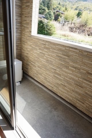 バルコニー　外からの目が気にならないバルコニーで洗濯物が干せます