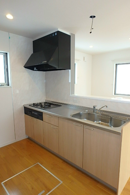 キッチン　3口コンロ・グリル付き