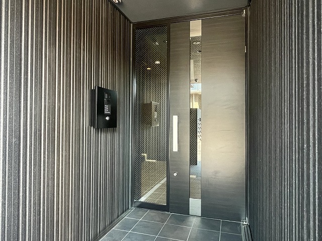 セキュリティ　エントランス　オートロック・防犯カメラ付