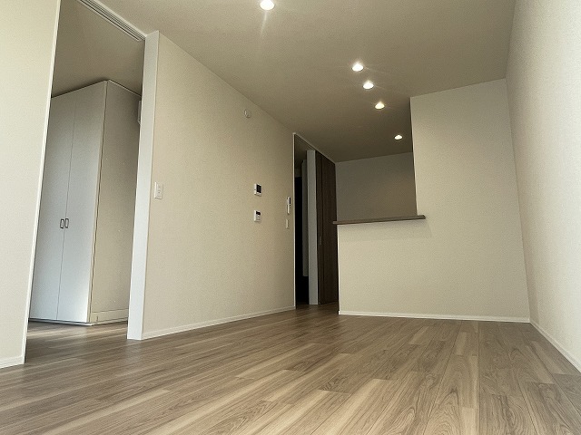 その他　バルコニー側より撮影　リビング