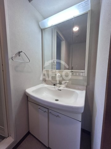 洗面設備　グランシャルマン新大阪　洗面台