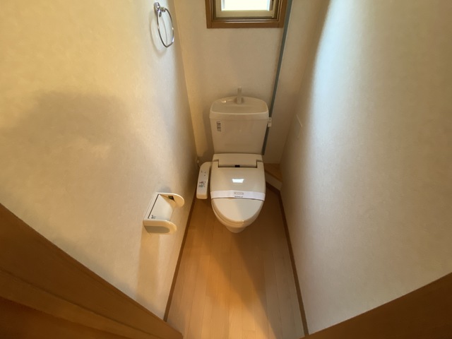 トイレ　★人気の温水洗浄便座付です★