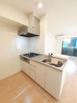 キッチン　ガスコンロとグリル付システムキッチン