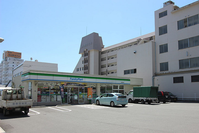 コンビニ　ファミリーマート別府若草店（コンビニ）まで400m