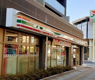 コンビニ　セブンイレブン 扇大橋駅前店（コンビニ）まで322m
