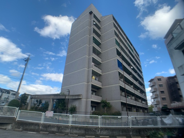 建物外観　エレベーター付きで高層階でも楽々♪