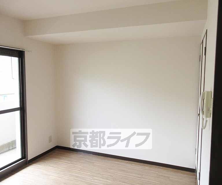 居室・リビング　きれいなお部屋です・