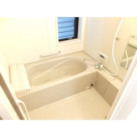 バス・シャワールーム　落ち着いた空間のお風呂です