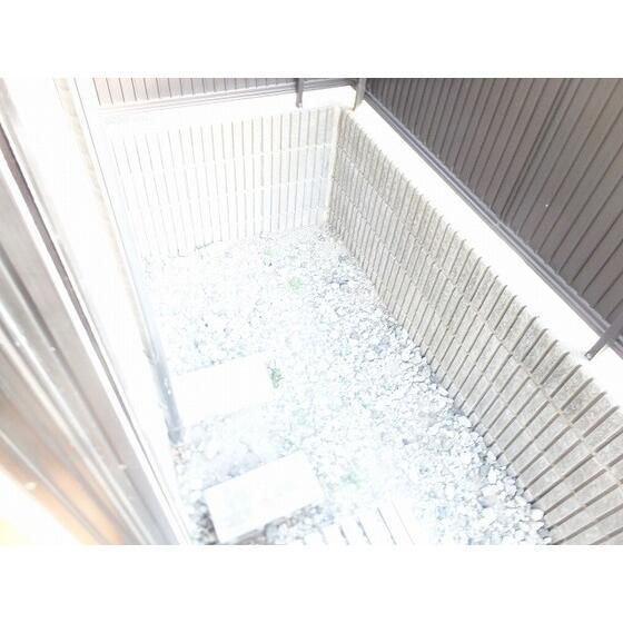 バルコニー　開放的で明るい空間を演出してくれるバルコニーです