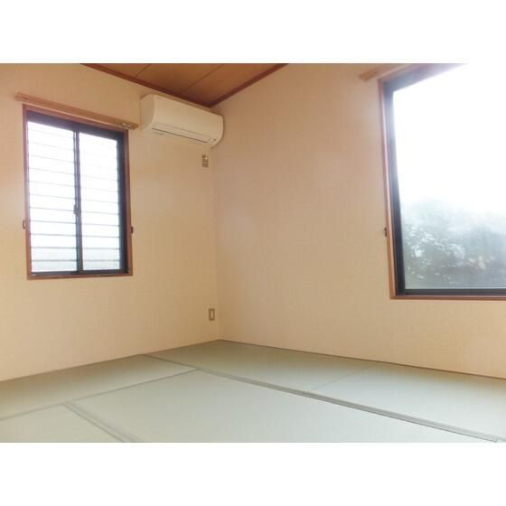 居室・リビング　和室ならではの温かな和の空間で寛ぎの時間を過ごせます