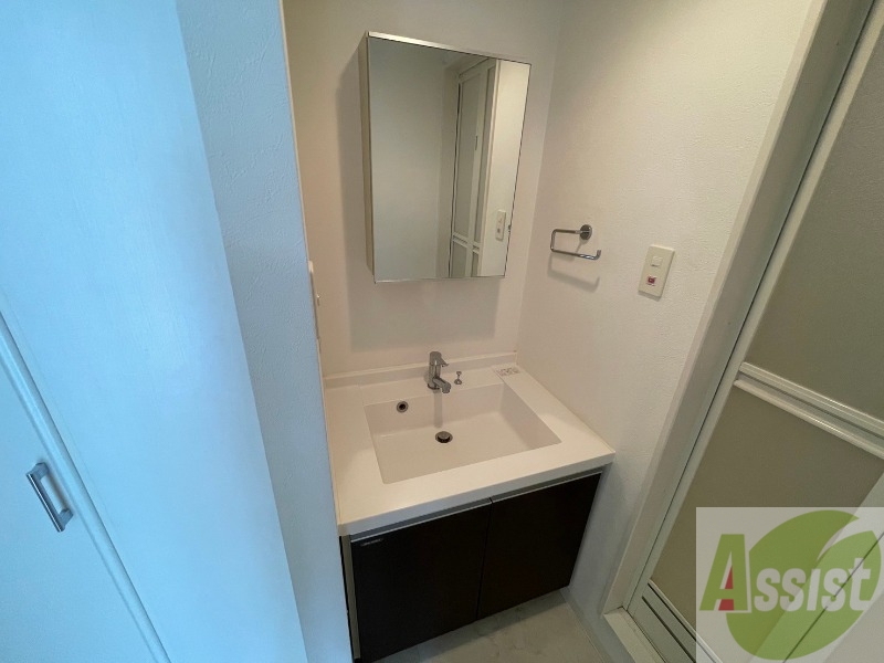 洗面設備　洗面台。身支度にはかかせないですよね～。