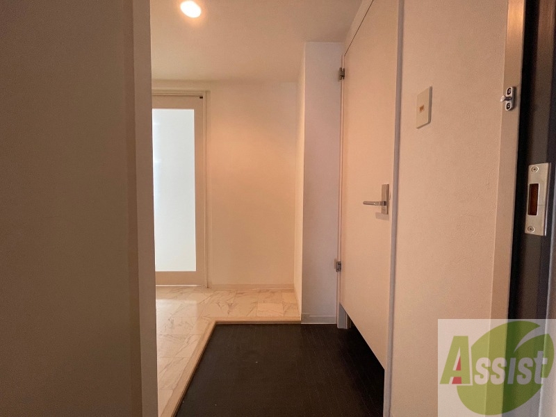 玄関　玄関の様子です。明るい印象ですね。気分もあがりそう。