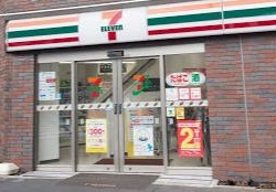 コンビニ　セブンイレブン（コンビニ）まで15m