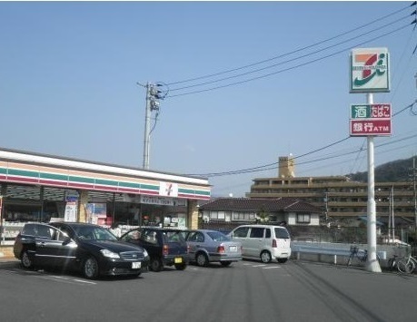 コンビニ　セブンイレブン（コンビニ）まで360m