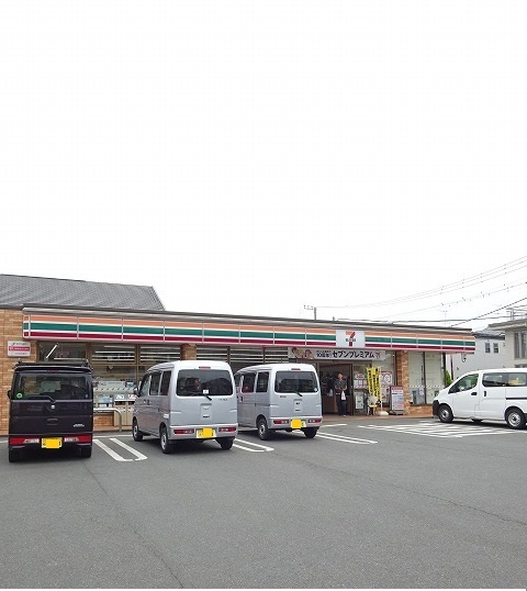 コンビニ　セブンイレブン（コンビニ）まで300m