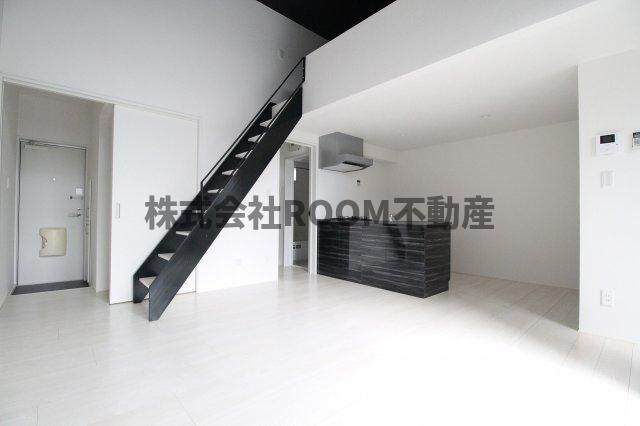 居室・リビング　こちらの居間で趣味の時間をお楽しみください