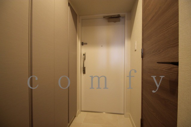 玄関　ダブルロックの玄関ドア