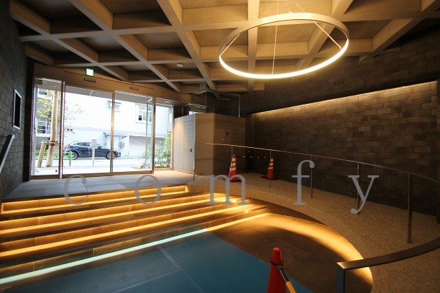 エントランス　お洒落なエントランスホール