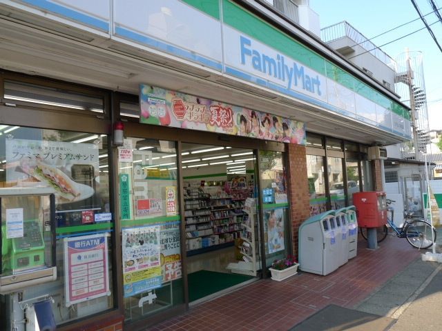 コンビニ　ファミリーマート（コンビニ）まで529m