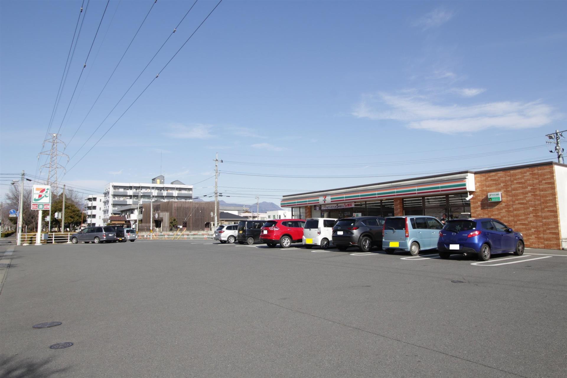 コンビニ　セブンイレブン高崎筑縄町店（コンビニ）まで704m