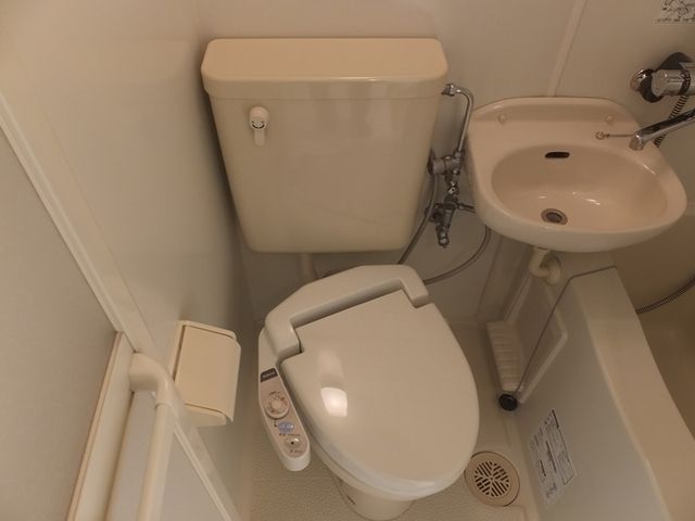 トイレ　温水洗浄便座