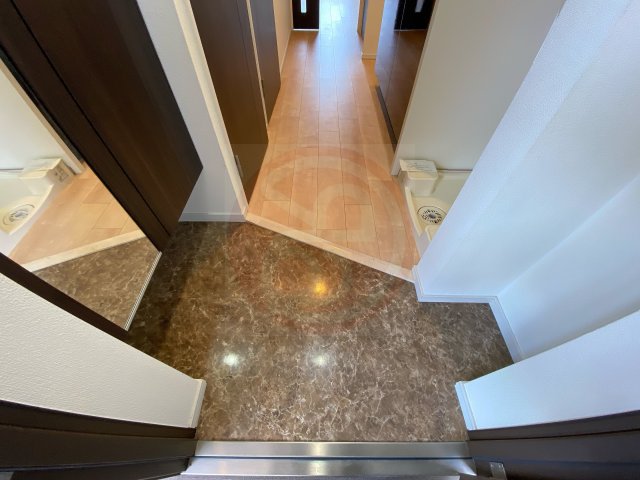 玄関　収納もある玄関です