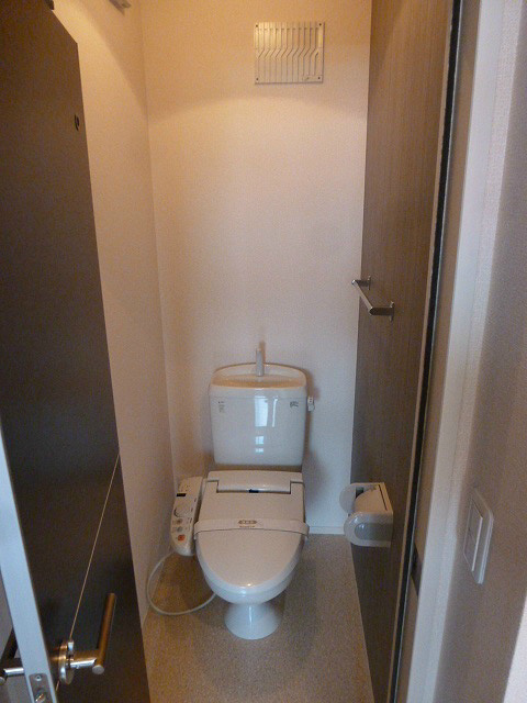 トイレ　写真は301号室です（参考）