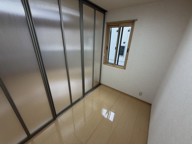 その他部屋・スペース　落ち着いて過ごせるお部屋なので、寝室にいかがでしょうか