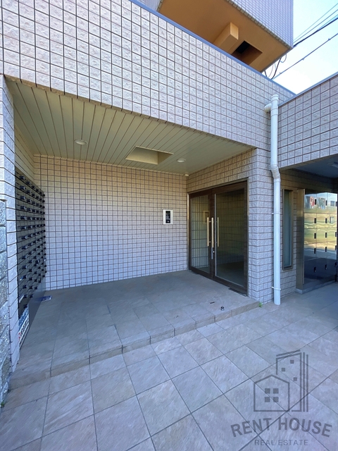 エントランス　オートロック・宅配ボックス付き！