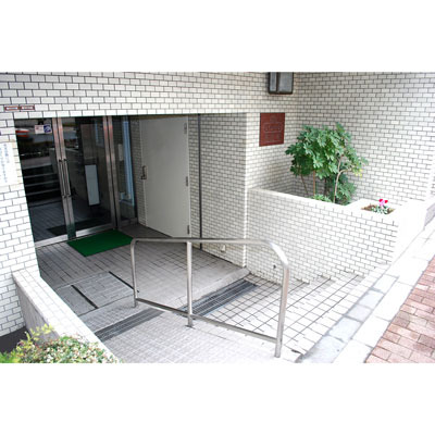 エントランス　内装は落ち着いています