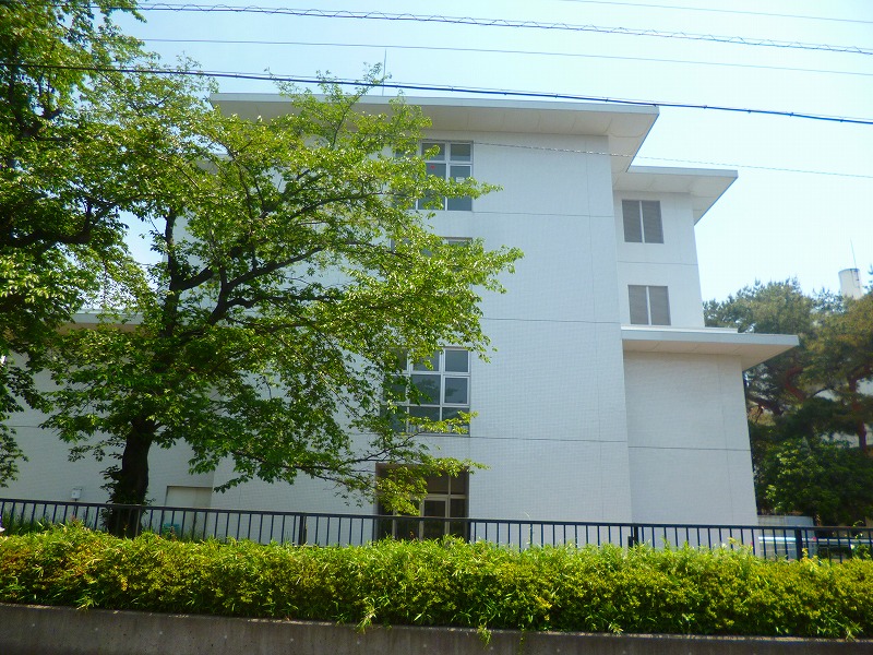 大学・短大　郵政大学校・中央郵政研修センター（大学・短大）まで934m