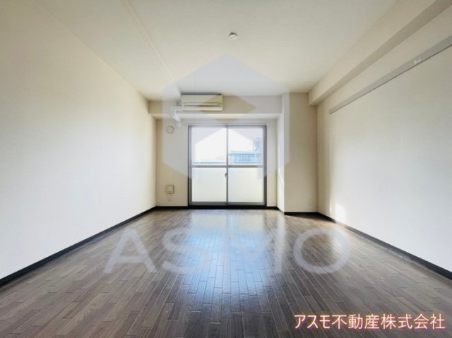 居室・リビング　同マンション別部屋参考写真