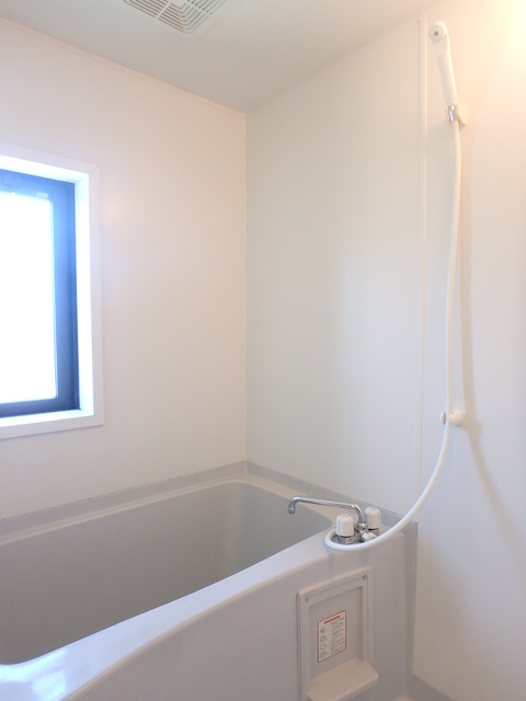 バス・シャワールーム　追炊き　窓あり