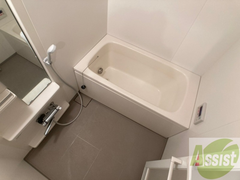 バス・シャワールーム　バスルームはこちらです。広々としてゆったり休めます。