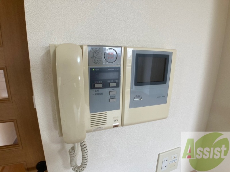 セキュリティ　モニターホンなので来客様の顔が見れます。安心ですね！