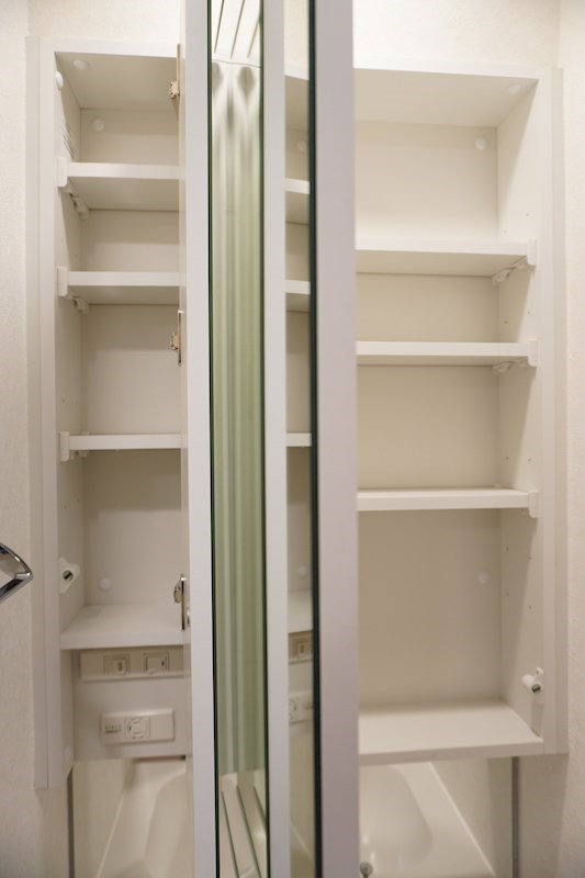 洗面設備　鏡面裏収納