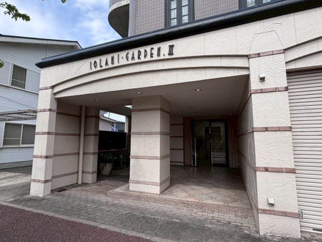 エントランス　イオラニガーデンIII