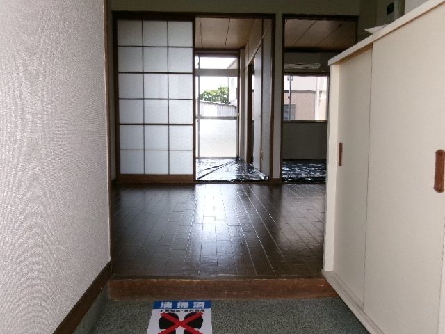 ロイヤルハイツの玄関写真