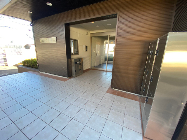 エントランス　宅配ＢＯＸ完備！