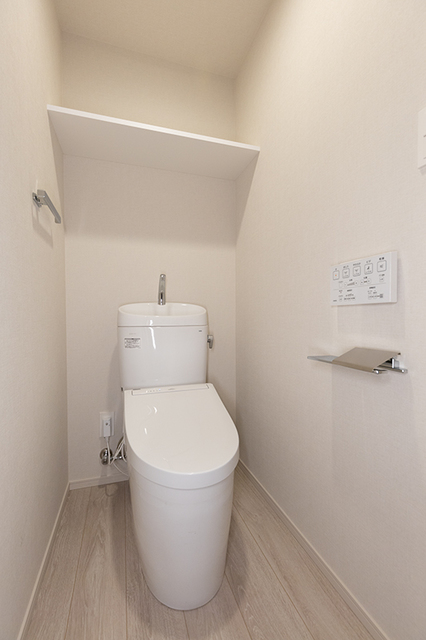 トイレ　※写真は同タイプ住戸です。