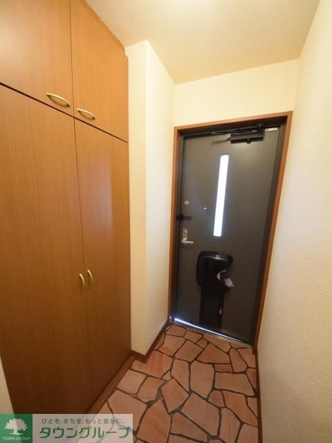 玄関　たっぷり入る下駄箱付