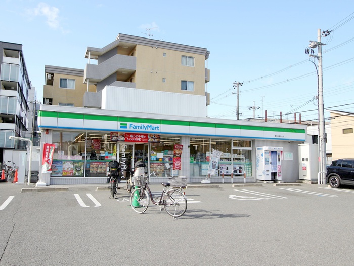 コンビニ　ファミリーマート豊中長興寺北店（コンビニ）まで496m
