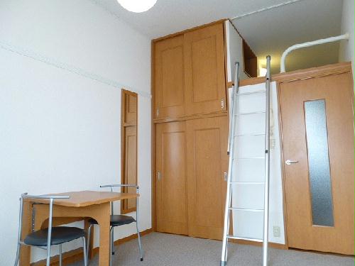 居室・リビング　ロフトが付いているので、天井も高いですよ♪